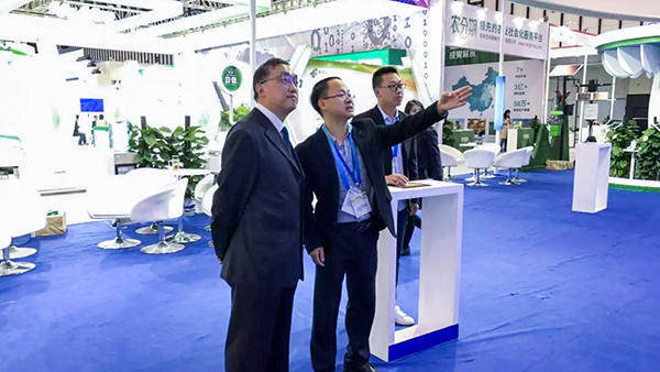 農(nóng)業(yè)農(nóng)村部信息中心王小兵主任十分關(guān)注托普云農(nóng)大數(shù)據(jù)產(chǎn)業(yè)應(yīng)用情況。