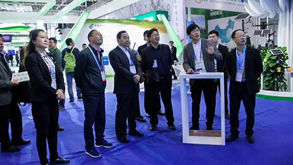 云南省農(nóng)業(yè)農(nóng)村廳李國(guó)林副廳長(zhǎng)一行深入了解農(nóng)業(yè)大數(shù)據(jù)情況。