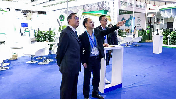 農業(yè)農村部信息中心王小兵主任十分關注托普云農大數據產業(yè)應用情況