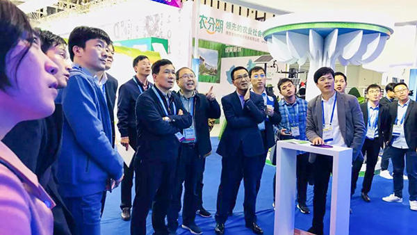 浙江省農業(yè)農村廳林健東廳長一行關注浙江省智慧農業(yè)云平臺新業(yè)務模塊建設及應用情況。